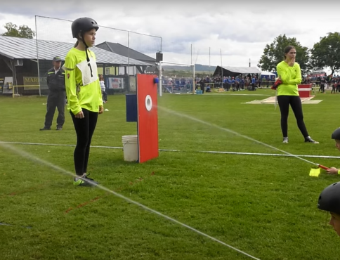 VIDEO | Dobrovoľní aj profesionálni hasiči si v Rožkovanoch zmerali sily