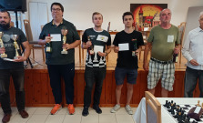 V Seniorcentre posúvali šachové figúrky hráči zo šiestich štátov