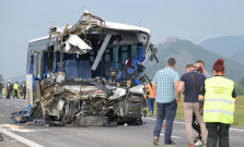 Defekt ako možná príčina tragickej nehody autobusu pri Drienovci, vyšetrovanie pokračuje