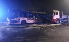 Ráno v plameňoch: autobus a nákladné auto zasiahnuté požiarom v Sadoch nad Torysou