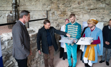 Hrad Ľubovňa sa pýši zrekonštruovanou stenou a vojenskými kasárňami