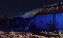 Požiar rodinného domu v Nižnom Nemeckom: hasiči zachránili aj psíka