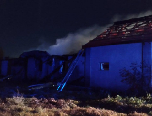 Požiar rodinného domu v Nižnom Nemeckom: hasiči zachránili aj psíka