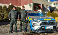 Kolaps na ceste: policajti zasiahli v sekunde, keď išlo o život