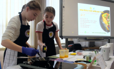 VIDEO | Prešovskí školáci ukázali talent: súťaž „Moja škola varí lepšie ako tvoja“ ovládla kreatívna omeleta