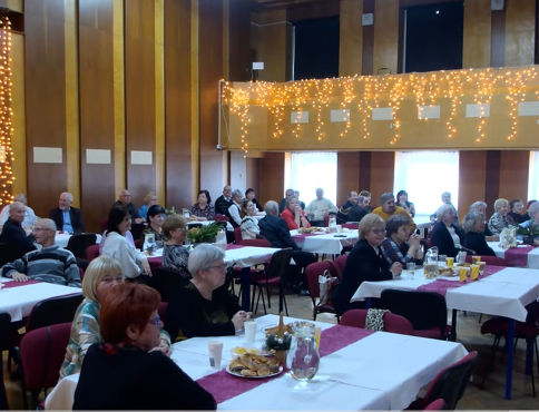 VIDEO | Na Vianoce pozvali do školy bývalých zamestnancov