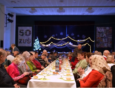 VIDEO | Predvianočné posedenie seniorov vo Valalikoch