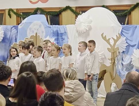 VIDEO | Hudobná cesta Vianocami navodila sviatočnú atmosféru na ZŠ Vinbarg