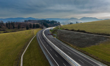Nové cesty, menej hluku: pribudlo 16,5 km protihlukových stien