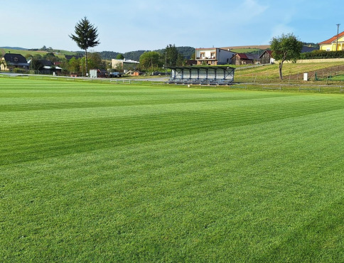 Mladistvé dievčatá vykradli bufet pri futbalovom ihrisku