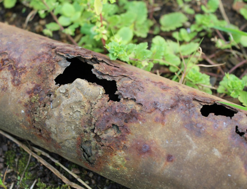 Spor o rúru v Bardejove sa zmenil na úder lopatou!