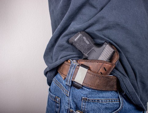 Policajti z Bardejova odhalili nebezpečnú zbraň, mužovi hrozí až 8 rokov väzenia