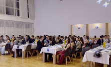 VIDEO |  Atmosféra školského plesu Starlight Glam na Strednej odbornej škole dopravnej v Prešove