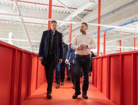 De Jong v Prešove: nová investícia, nová práca, najmodernejší závod na svete