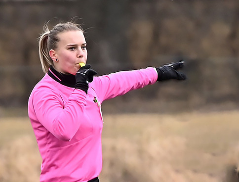 Policajtka, ktorá rozhoduje zápasy aj zachraňuje životy: Tímea Brutvanová o zodpovednosti a rýchlych rozhodnutiach