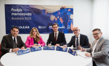 VIDEO | Opozícia sa v Bardejove spája. Štyri strany podporili kandidatúru Miloslava Olejára