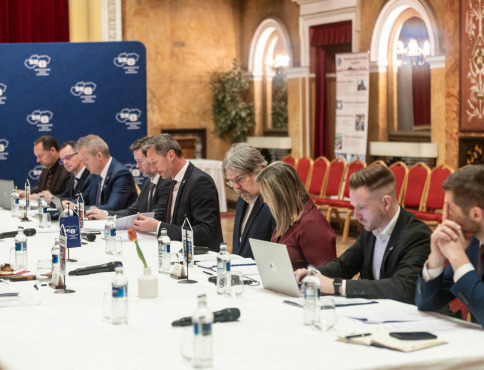 Predsedovia krajov žiadajú zmenu pravidiel Fondu na podporu športu, zjednotenie školských procesov a prísnejšie štandardy pre autobusové stanice