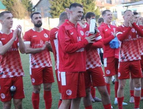 Raslavice na jar neporazené: v emotívnom zápase plnom kariet zdolali Sninu