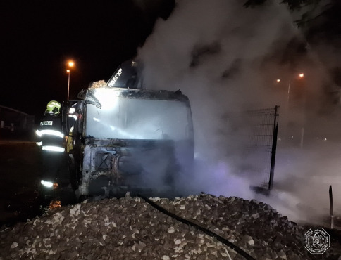 Hasiči z Prešova zasahovali pri požiari troch nákladných vozidiel