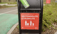 V Prešove pribudli špeciálne držiaky na zálohované obaly