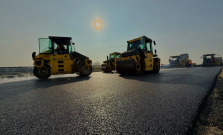 Cesta medzi Košicami a Perešom dostane nový asfalt