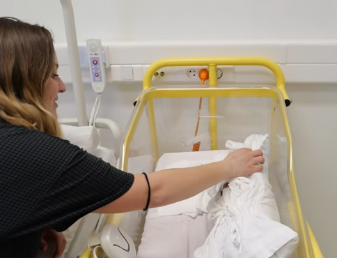 VIDEO | Gynekologicko-pôrodnícke oddelenie v Bardejove v novom: viac komfortu pre mamičky