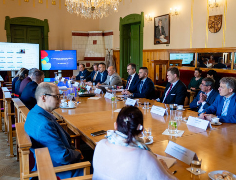 Nové cesty, školy aj zeleň: Do regiónu mieri vyše 5 miliónov eur