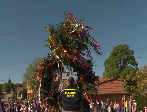 VIDEO |  Tradície, ktoré žijú: Prvý máj v Šemši patril všetkým generáciám