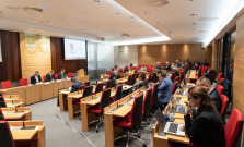 PSK schválil ďalšie milióny zo župných eurofondov pre mestá a obce
