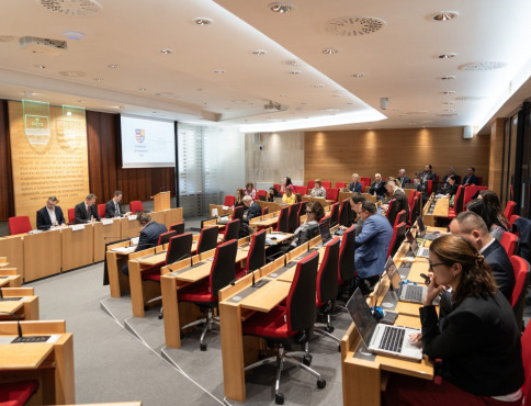 PSK schválil ďalšie milióny zo župných eurofondov pre mestá a obce