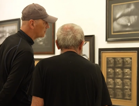 VIDEO | Provokatívny génius fotografie: Jan Saudek vystavuje svoje ikonické diela v Košiciach