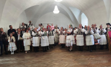 Vihorlatské múzeum ožilo folklórom: Nositelia tradícií predstavili svadbu aj večurky