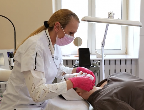 VIDEO |  Beauty Studio Marcélle ukazuje cestu ku žiarivej pleti pomocou SkinPen Precision