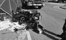 AKTUÁLNE: Na Americkej triede sa zrazila dodávka s motocyklom, jeden človek zomrel