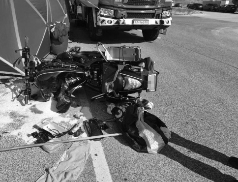 AKTUÁLNE: Na Americkej triede sa zrazila dodávka s motocyklom, jeden človek zomrel