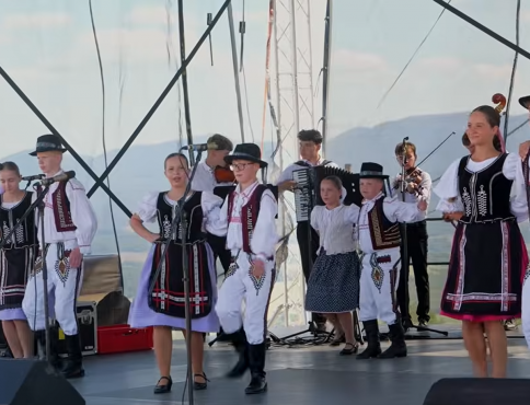 VIDEO |   Na Haľagoši bolo veselo. Haľagošské slávnosti spojili celý mikroregión