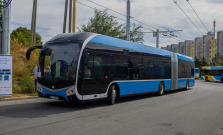 Do Košíc dorazil prvý z 11 nových elektrobusov. Vyskúšali ho na KVP
