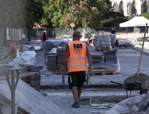 VIDEO | Stihnú to do maratónu? Rekonštrukcia pri Dolnej bráne pod drobnohľadom Košičanov