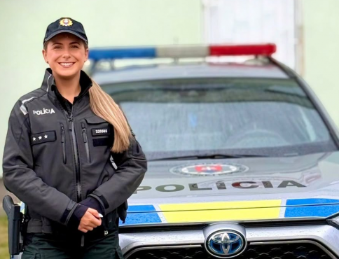 Policajtka mimo služby neváhala. Zranenej cyklistke pomáhala až do príchodu záchranárov