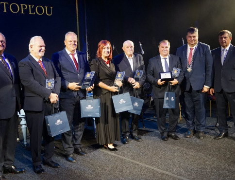 VIDEO | Vo Vranove vzdali poctu osobnostiam: Ceny mesta si prevzali vedci, umelci aj lídri komunít