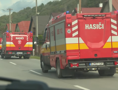 VIDEO | 100 rokov dobrovoľných hasičov v Kružlove: oslavy spojili s Hornotopľanským jarmokom