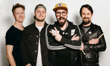 VIDEO |  Bardejovská kapela NIEČO NAVYŠE prichádza s novým singlom: Kašlem taký svet, chcem žiariť a nie vyhorieť!