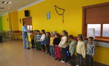 VIDEO | Predškoláci z MŠ Margarétka spríjemnili deň babkám a dedkom v bardejovskom Centre sociálnych služieb