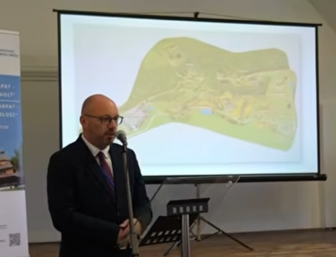 VIDEO | Drevo, hlina aj slama. Odborníci chcú zachovať tradičné staviteľstvo pre ďalšie generácie