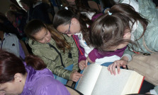 Školáci z Vinbargu navštívili ZŠ pre slabozrakých a nevidiacich v Levoči