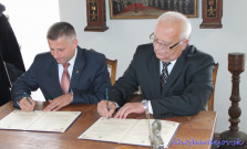Bardejov podpísal partnerskú zmluvu s maďarským mestom Sárospatak